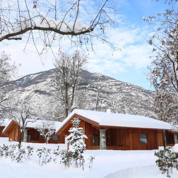 Lazy Bee Camping Village, hotel in Aosta