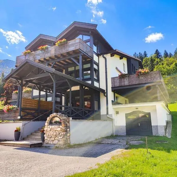 Chihuahua's Ötscher Apartment, but people are also very welcome in our eco-friendly resort!, hotel em Lackenhof