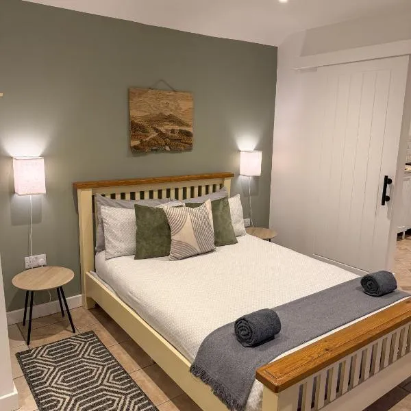 The Retreat, self-contained cosy Anex, M6 A75 Gretna Green, hotel in Rigg