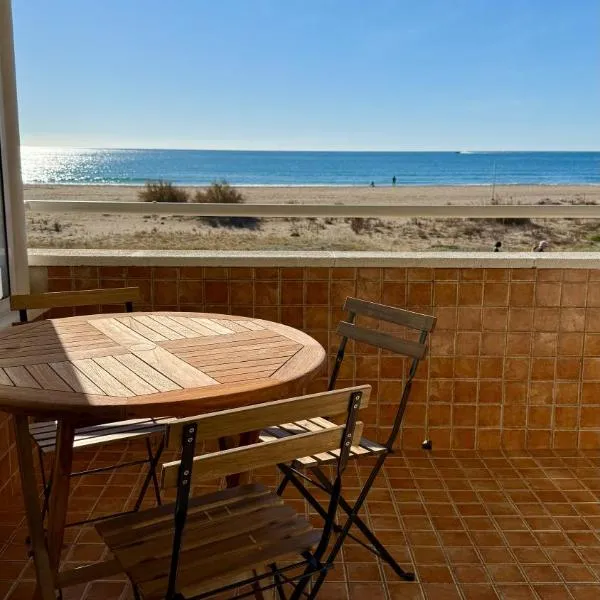 Apartamento precioso en primera línea de mar、Les Botigues de Sitges のホテル