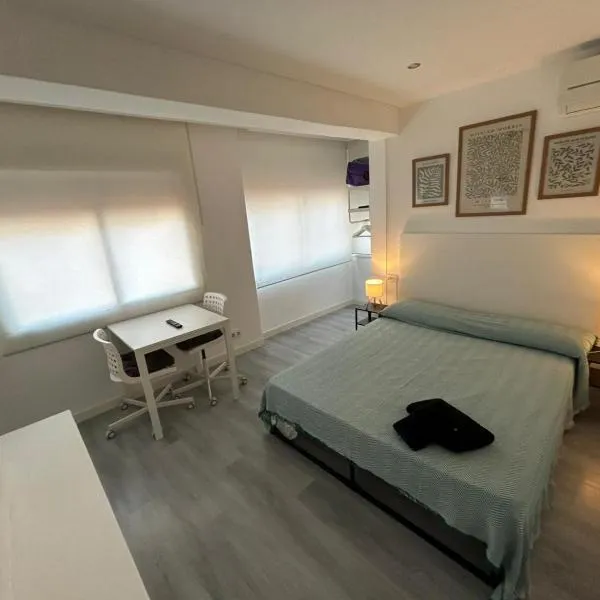 Rooms Mármol, junto a Puerta Toledo, hotel in Madrid