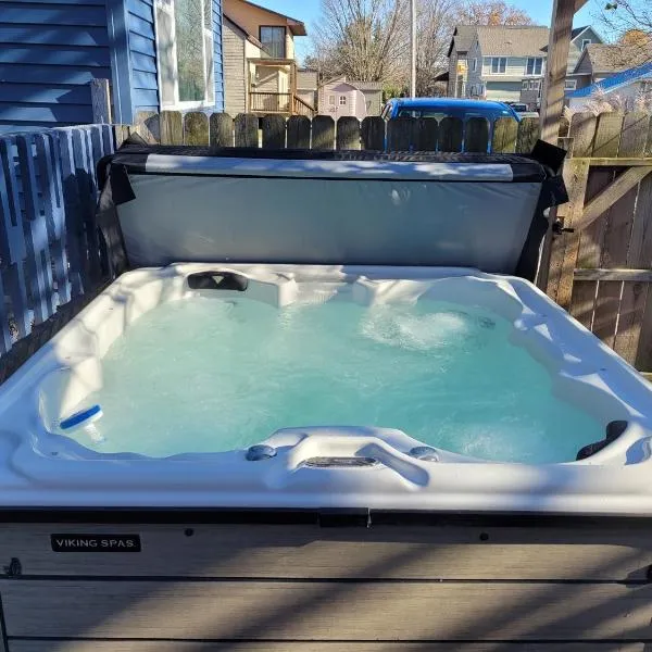 Restoration - Hot Tub, Ac, And Great Location!, hotel in Frankfort