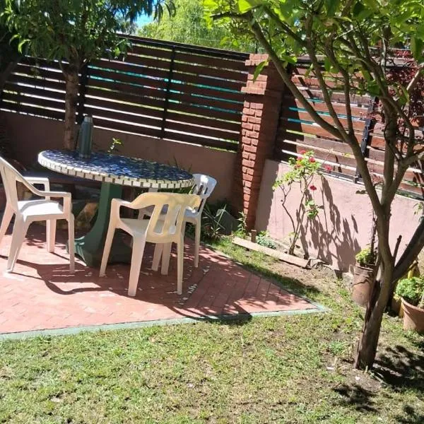 Departamento para 5 personas con pileta – hotel w mieście Villa Gesell