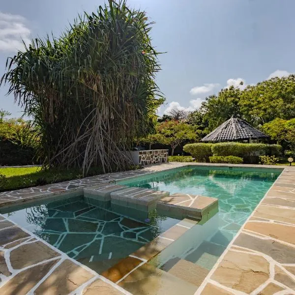 Auregi Villas - Poolside Getaway Near Diani Beach, hotel u gradu 'Diani Beach'