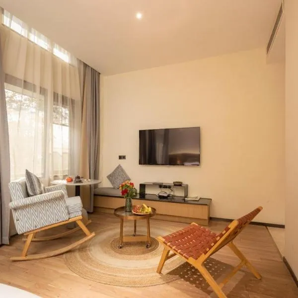 Huazhu Shexi Shijian Yueyin Heji Tea Culture Themed Homestay, hotel di Quzhou