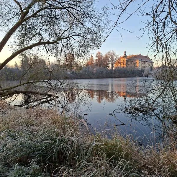 Chatka U Vlka, hotel in Lnáře