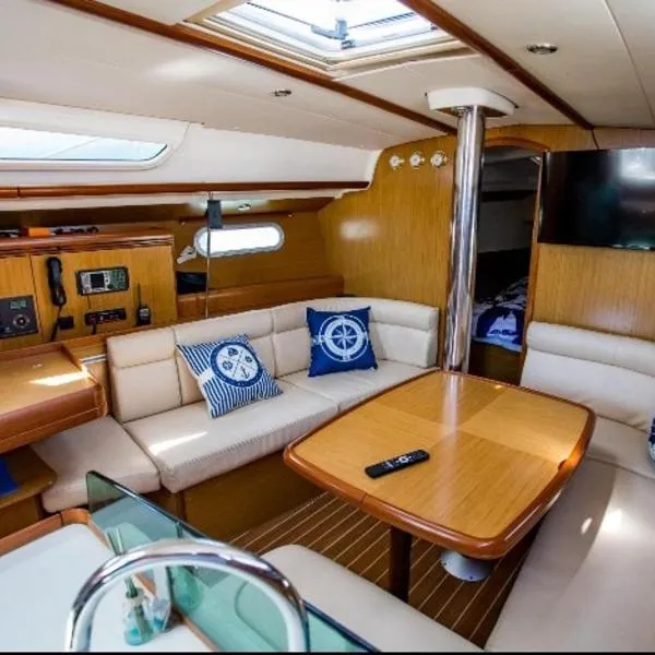 The magic of sleeping on a sailboat, hotel in Vigo