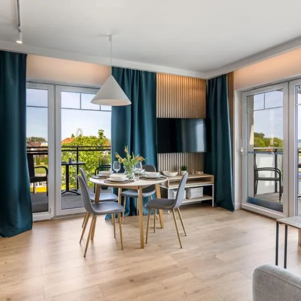 Port Krynica 16 - apartament premium w centrum Krynicy Morskiej z bezpośrednim widokiem na port i Zalew Wiślany, хотел в Криница Морска
