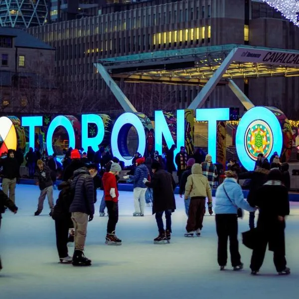 CN Luxury Suites - Complementary Parking - Save on MONTHLY STAYS, ξενοδοχείο στο Τορόντο