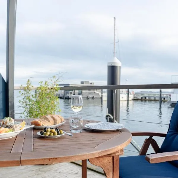 Hausboot Harmonie, hotel en Stralsund