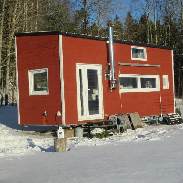 Stuga med bastu i naturen nära Stockholm, ξενοδοχείο σε Järna