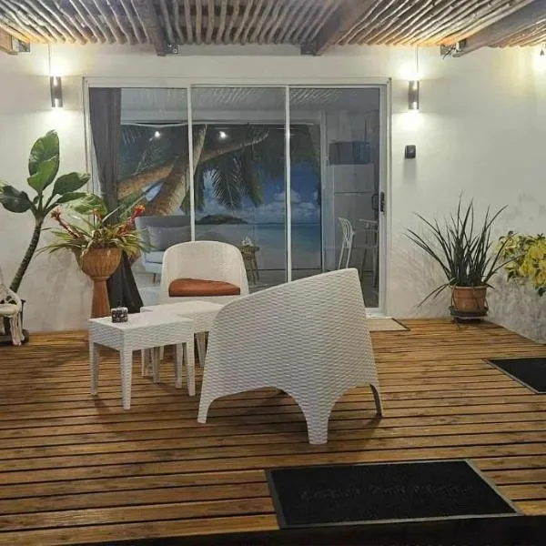 Hinevai LODGE – hotel w mieście HUH