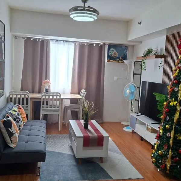 Family Haven Serin West Tagaytay - 6 Pax - Taal View - Full Kitchen - FAST Wi-Fi，位于大雅台的酒店