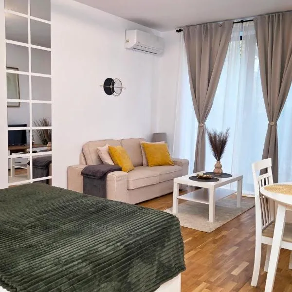 IVY Luxury Residence - Self Check-In 247 - Garden - Near Airport & Băneasa Mall, hotel in Bucharest