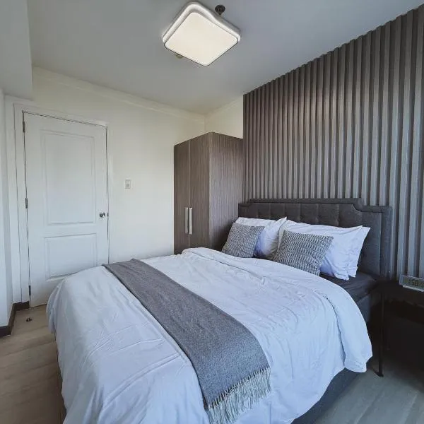 Azure Condo Beach View near NAIA Airport, hotel en Manila