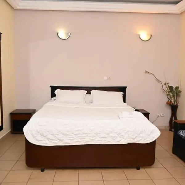 Hôtel Santa Lucia, ξενοδοχείο σε Γιαουντέ