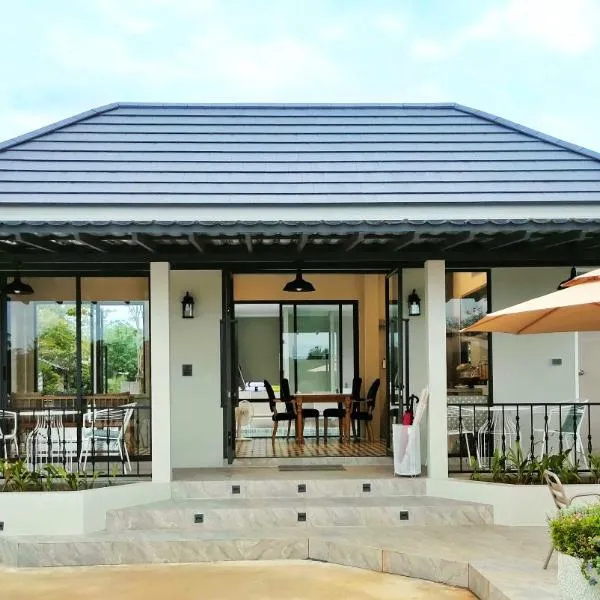 BLU-LIB Hotel, hotel u gradu 'Chumphon'