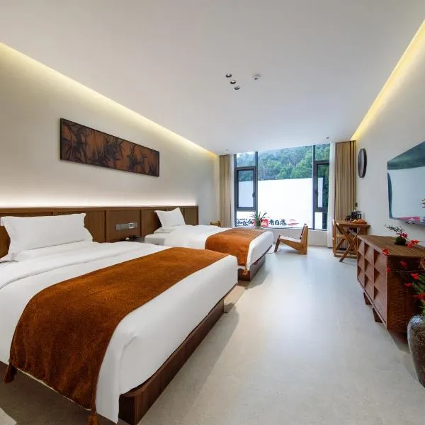 Floral Luxury Galaxy Valley B&B, hotel in Lushan