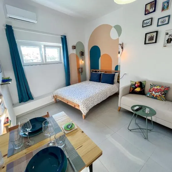 Blue Bergamote - Pop Culture Studio, hotel v destinaci Ermupoli