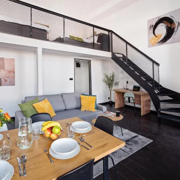 Cozy apartments near Křižikova metro, hotel in Praag