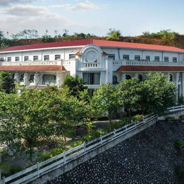 Sơn Nữ Emerald Hill Hotel、Bắc Kạnのホテル