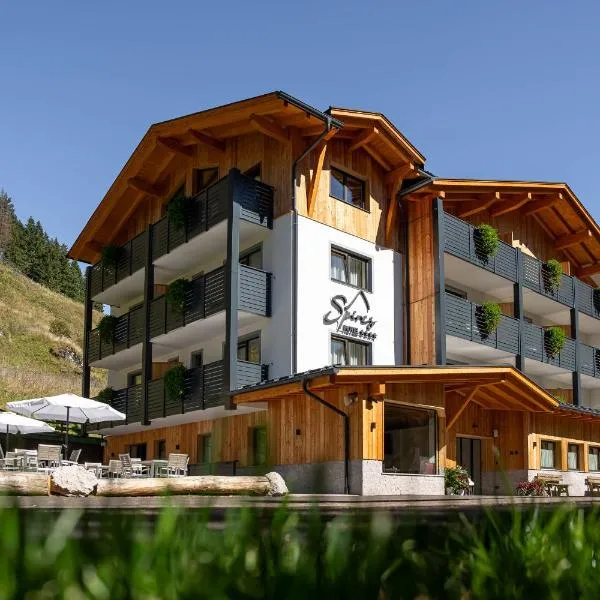 Spires Hotel, hotel em Canazei