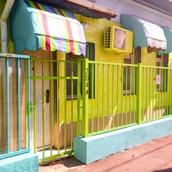 Artsy entire House, fully equipped, 2 rooms, 2 beds, parking, all to yourself!, hôtel à Bucarest