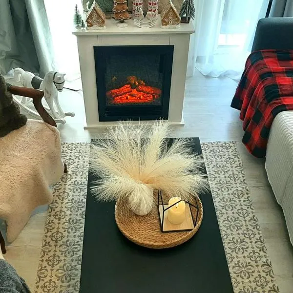 Stilvolles Design-Maisonette in Schiffweiler - 2 Etagen - Self-Check-in - 2 Parkplätze - WLAN - Balkon & Garten - ruhig gelegen - Nähe See & Wald - bis 7 Pers, hotel in Schiffweiler