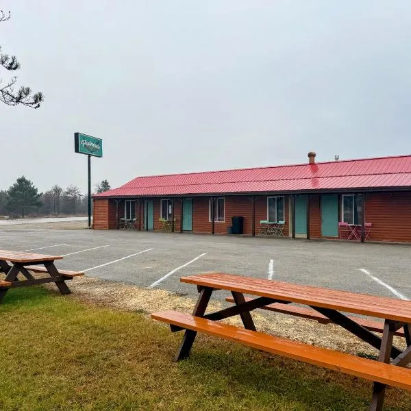 Peninsula Point Lodge, hotel di Rapid River