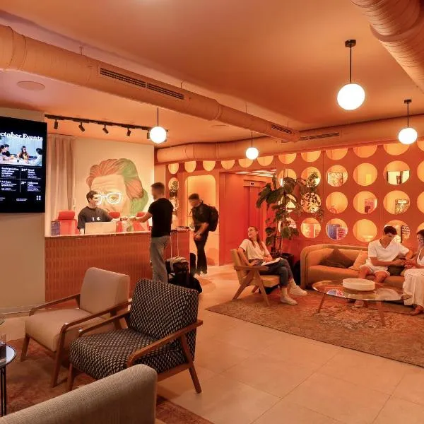 Coeo Hernan Ruiz Rooftop Pool Hostel, hotel v Malaze