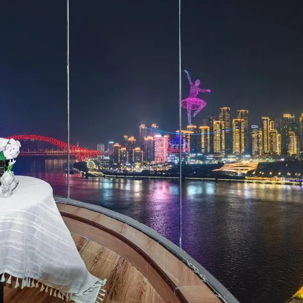 Deptour Riverview aparment-ChaoTianMen, hotel v destinaci Čchung-čching