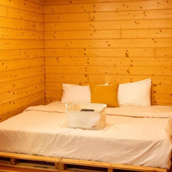 B&B American Style cabin 5 minutes from the sea, hotel in Hengchun