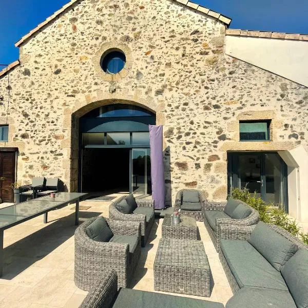 "La Petite Félixière" à 25 min du Puy du Foù, 10 min de Cholet, et 35 min de Nantes, Hotel in Saint-André-de-la-Marche