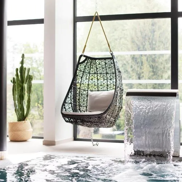 Le Richebourg Hôtel, Restaurant & Spa، فندق في Vosne-Romanée