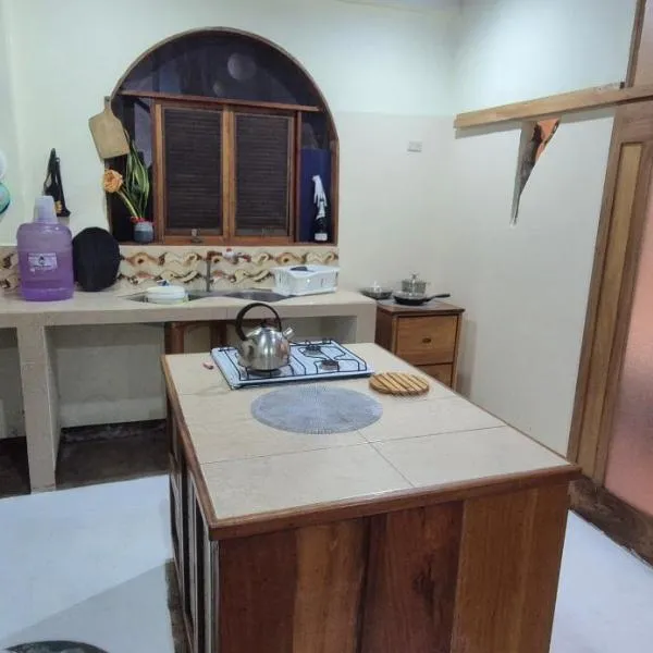 Cozy Hosting Galapagos, hotel u gradu Puerto Ajora