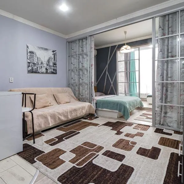 В центре с дополнительным спальным местом, Hotel in Pawlodar