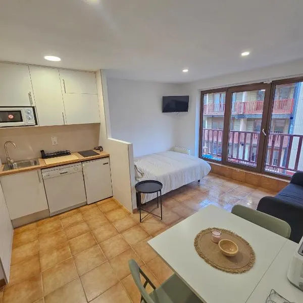 Kyra-Apartaments FronteraBL HUT2-6074，帕斯底拉卡薩的飯店