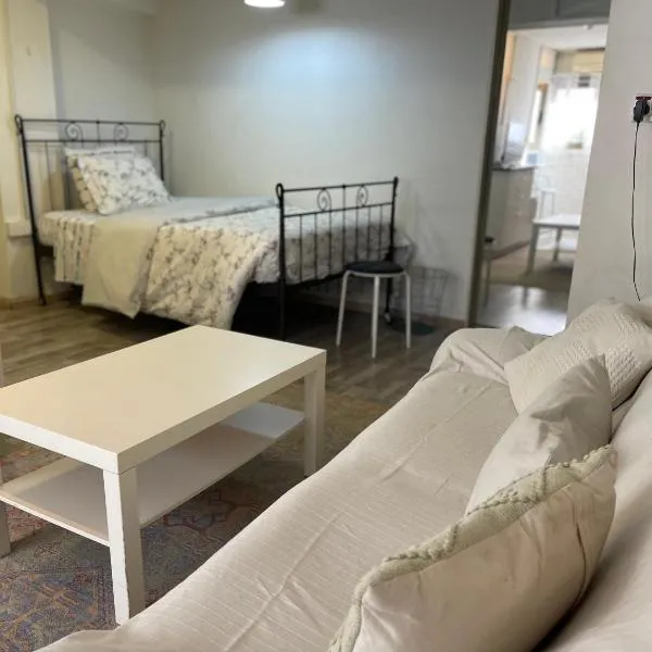Archangelos Studio, hotel v destinaci Strovolos