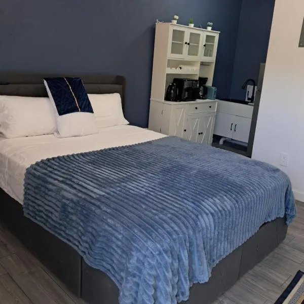 Viesnīca Small's Cozy Rest 6 Efficiency 