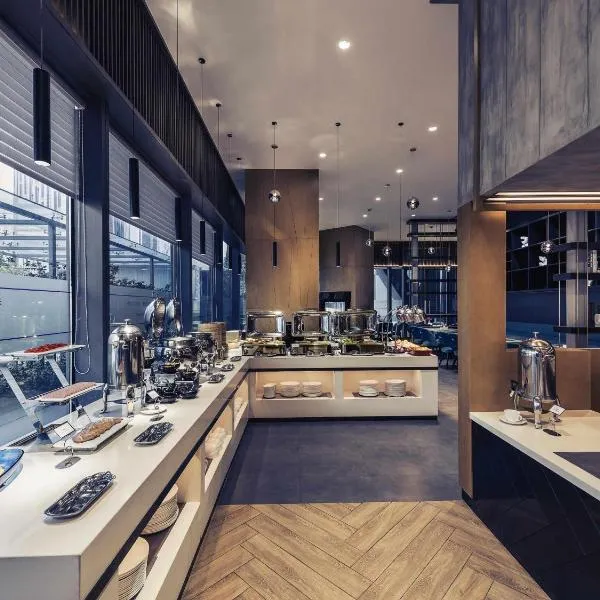 Mercure Shanghai Hongqiao Railway Station, hotel in Shanghai