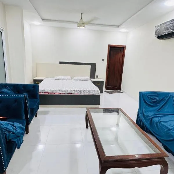 Luxury 1BR Apartment in Sukkur & River View Balcony Near Military Road-2nd, Hotel in Sukkur