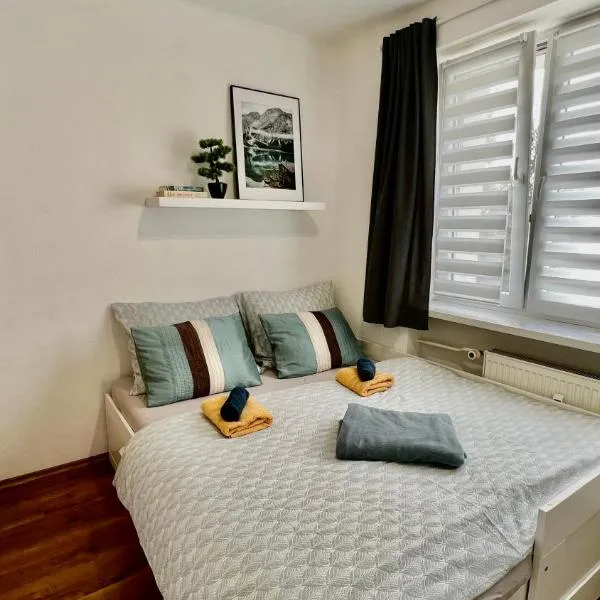 Black Lotus 2 I Downtown Apartment I Free Parking & Fresh Coffee I 24hr Access, Hotel in Banská Bystrica