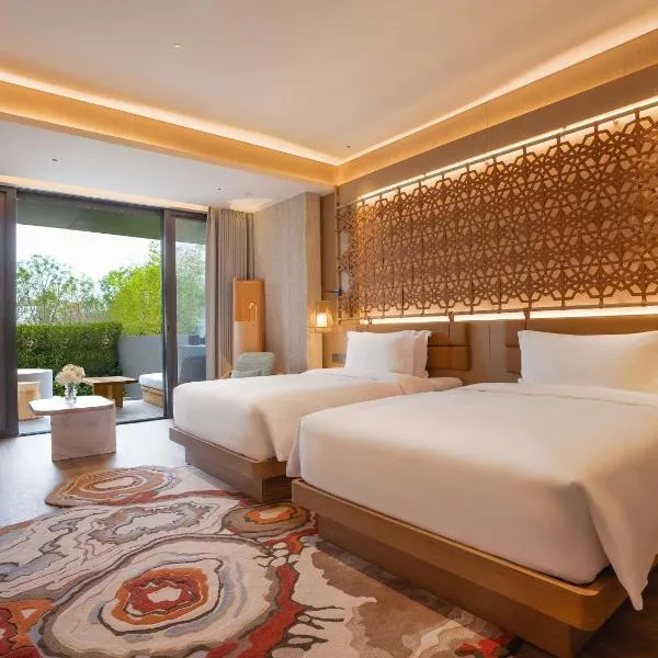 Chengdu Expo Waterfall Hotel - MGallery Collection, hótel í Chengdu