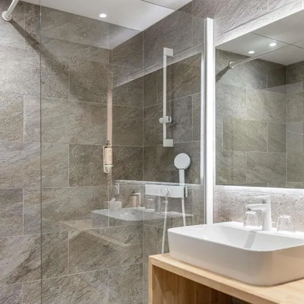 Mercure Ax Les Thermes,阿克斯萊泰爾姆的飯店