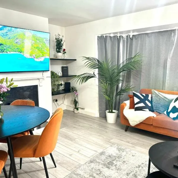 Beautiful Spacious 2-bedroom Flat in heart of London - Only 15 minutes to Central London, hotel in London