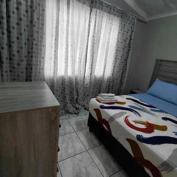 Mama R's Hostel life experience, hotel em Newcastle