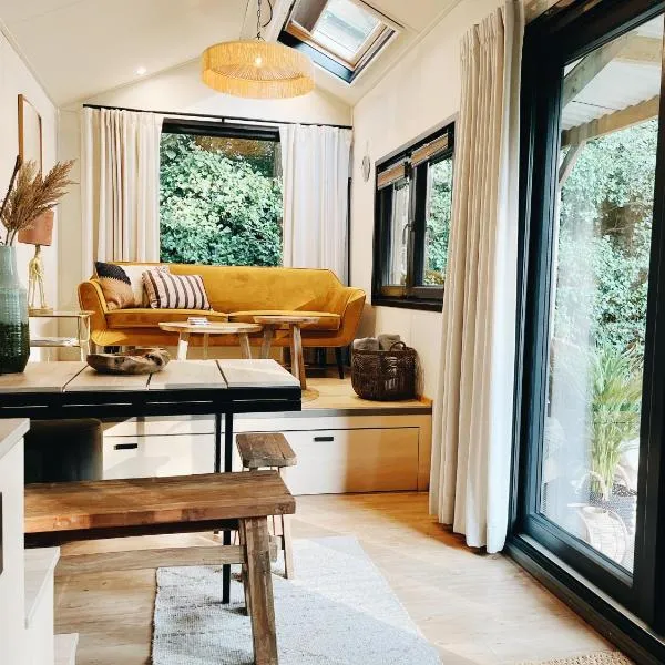 Tiny House met privé hottub, hotel in Rutten