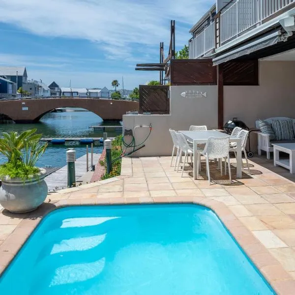 NEW LISTING - PARADISE ON THE WATER AT COMMODORE, hotel em Knysna