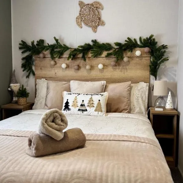 Big Boss Caravan-Camber Sands,Sleep 8, Free Wi-Fi, Netflix, Parking, hotel in Camber