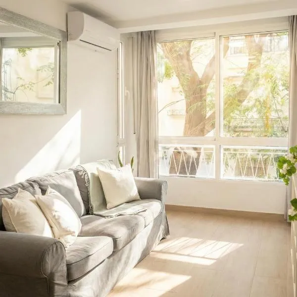 3 Double Beds - Great Area, Perfect for Families, Hotel in Sevilla